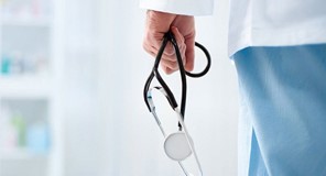 Κορονοϊός: Οι ανεμβολίαστοι υγειονομικοί επιστρέφουν στα καθήκοντά τους